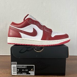 Air Jordan 1 Low Red Lobster Size M7/W8.5
